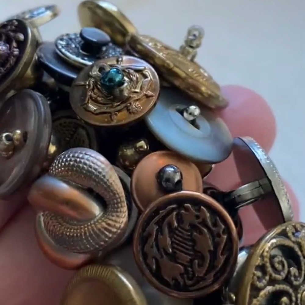 7" Button Bracelet - Picture 5 of 15